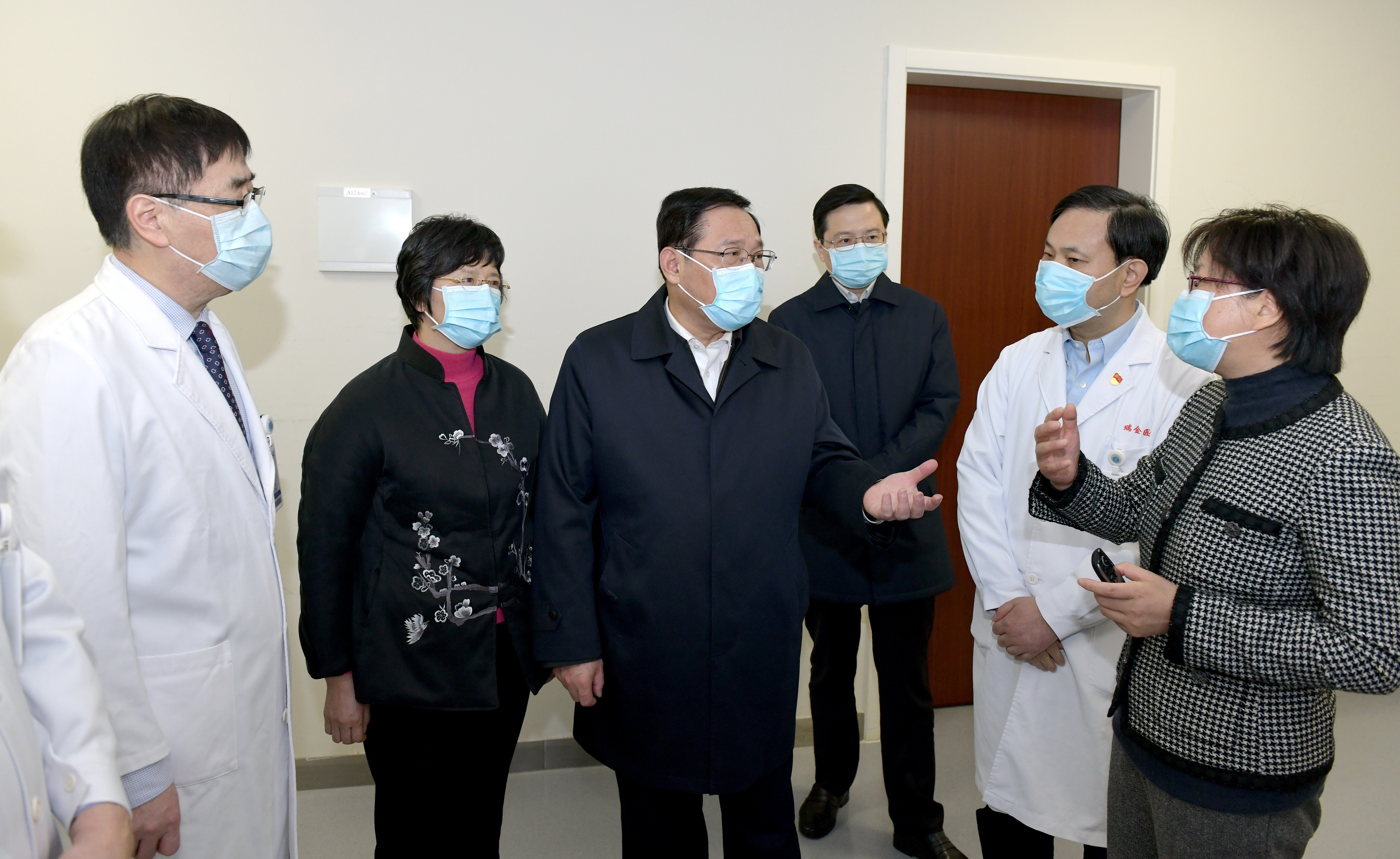 疫情源头一家4口感染(一家三口人就一人感染病毒) 疫情源头一家4口感染(一家三口人就一人感染病毒)
