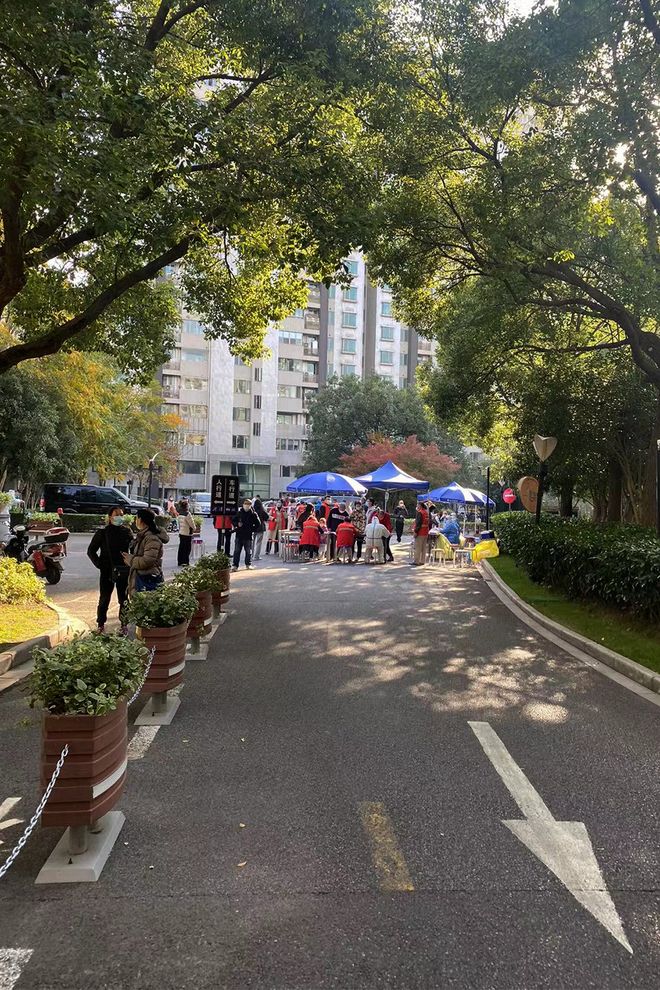 上海浦东一小区调整为中风险(上海浦东中档小区) 上海浦东一小区调整为中风险(上海浦东中档小区)